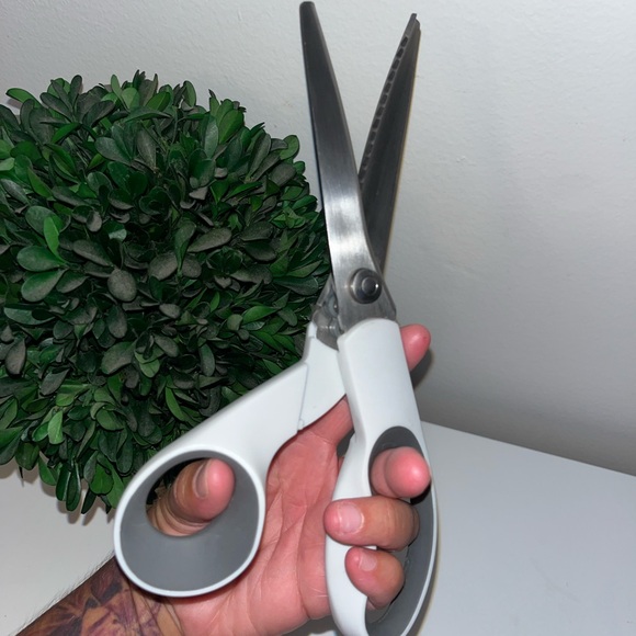 Pinking Shear Scissors - Zig Zag Scissors - Picture 4 of 8